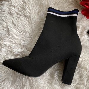 Women’s sz 9 pointed toe stacked heels black sock business casual ankle booties